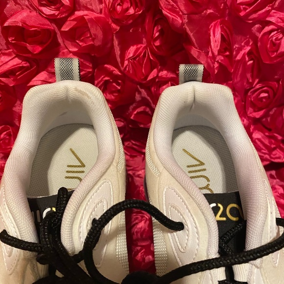 Nike Women's Air Max 200 - Picture 5 of 8